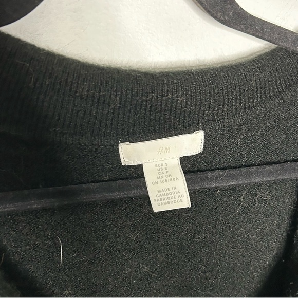 H&M Sz S Black Relaxed V Neck Sweater - Picture 5 of 8
